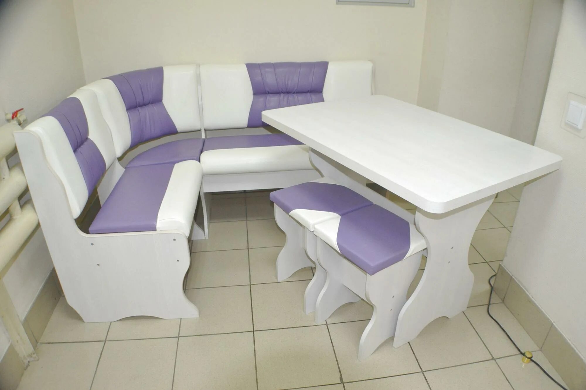 Кухонный уголок для кухни фото Кухонный уголок "Уют-2" сосна выбеленная, к/з Natura White+Natura Carmin купить 