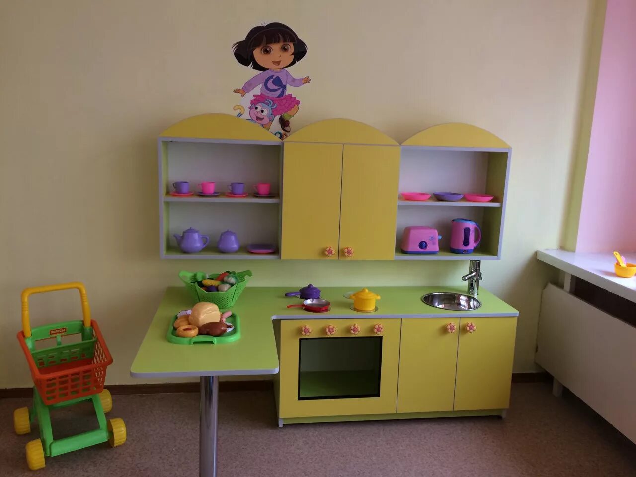Кухонный уголок в детском саду оформление Игровая мебель кухня "Хозяюшка" детская ( Тумба "Хозяюшка" ДУ-ИМ-023 ; Шкаф наве