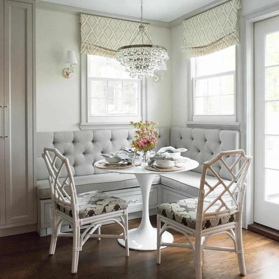 Кухонный уголок в интерьере Gorgeous banquette - Rajni Alex Design (@rajnialexdesign) on Instagram Dining ro