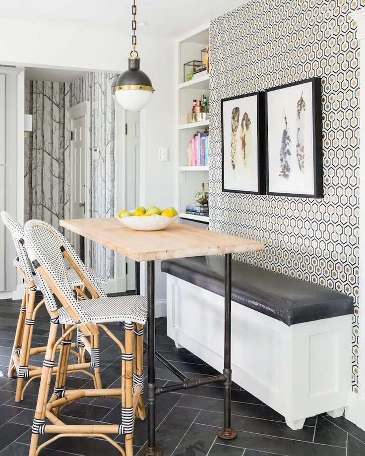 Кухонный уголок в стиле лофт Serena & Lily french bistro bar stools in kitchen nook Modern farmhouse kitchens