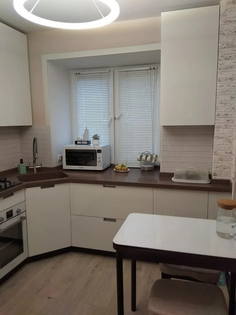 Кухонный в хрущевке фото Перепланировка в небольшой кухне.