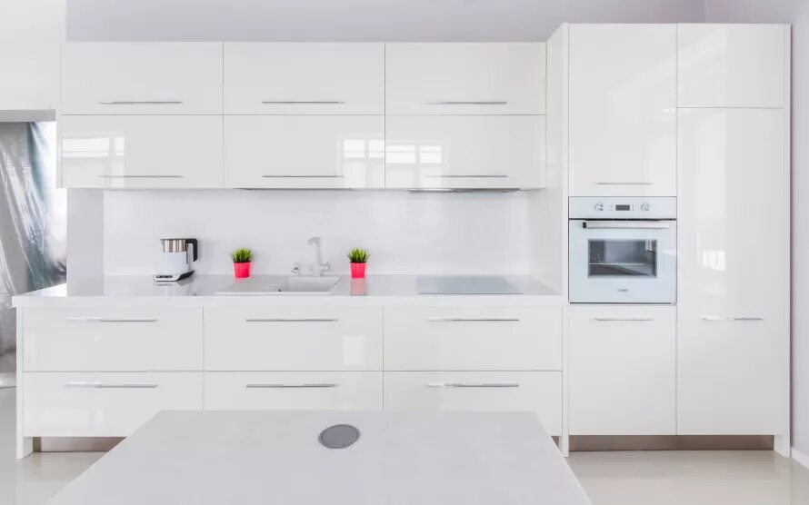 Кухоный гарнитур белый глянец фото Мебель для кухни белая глянцевая - фото