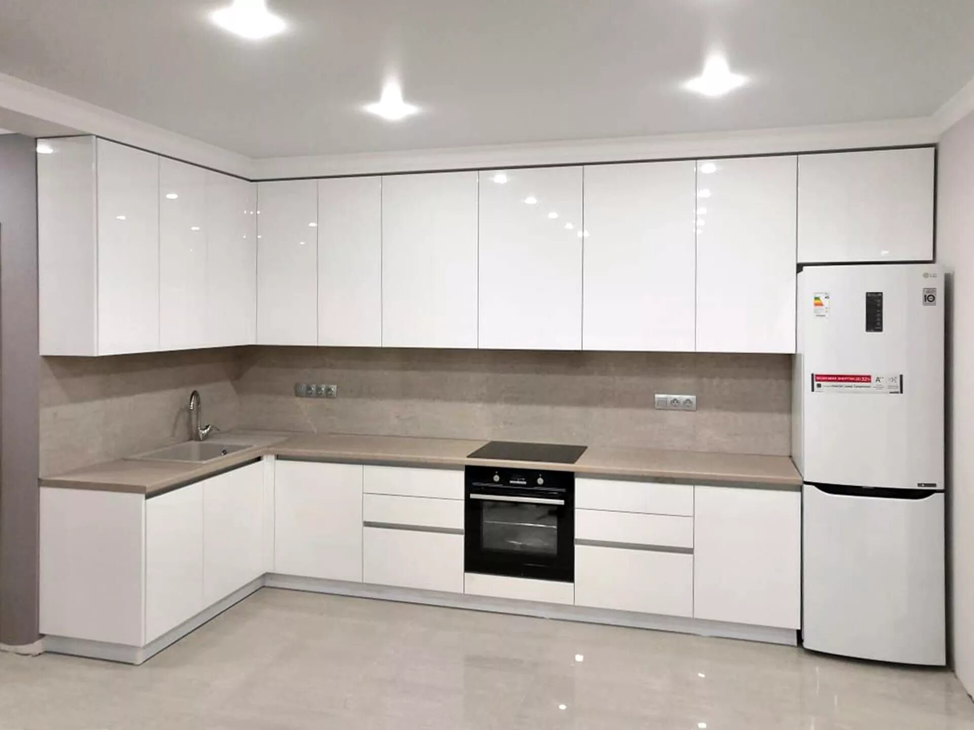 Кухоный гарнитур белый глянец фото Кухня Кастор КАЗАНСКАЯ МЕБЕЛЬНАЯ ФАБРИКА "ГОСТ"