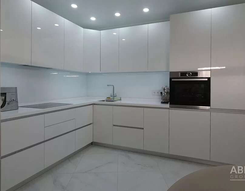 Кухоный гарнитур белый глянец фото Белая глянцевая кухня угловая фото Molot-Club.ru