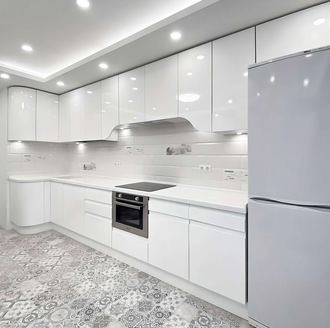 Кухоный гарнитур белый глянец фото Глянцевая кухня в белых тонах:сочетание цветов и особенности конфигурации