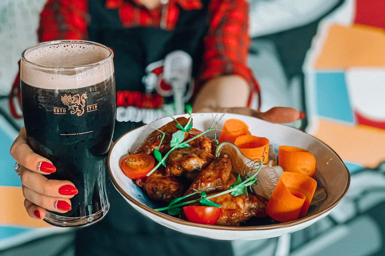 Кушай слушай ленинский просп 1 2 фото Бар "Кушай Слушай" Путеводитель Подмосковья