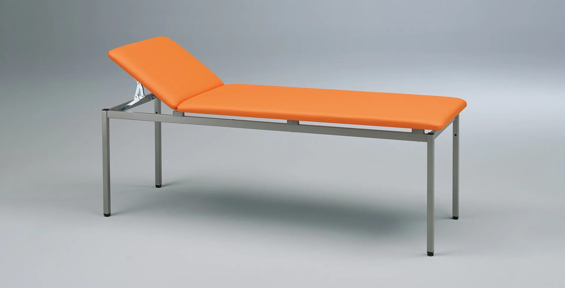 Кушетка в больнице фото Кушетка в больнице фото Кушетка в больнице фото Кушетка медицинская 2-х секционная для обследования и массажа мод. 211.1080.0