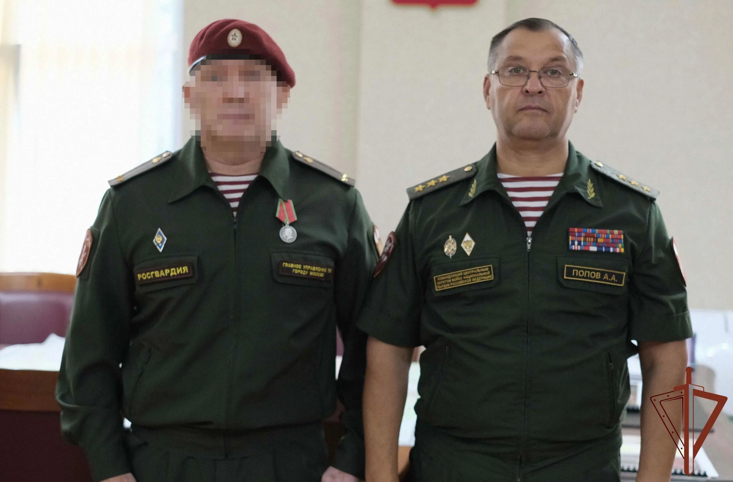Куцуров евгений леонидович росгвардия фото Командующий Центральным округом Росгвардии вручил государственную награду офицер