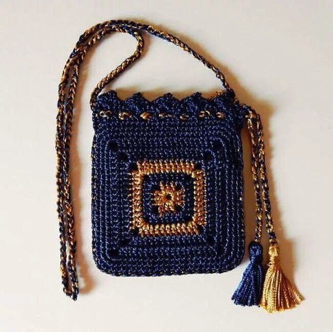 Квадрат сумочка крючком 50 Crochet Bag Patterns Upcycle Art Crochet bag pattern, Crochet handbags, Knitt