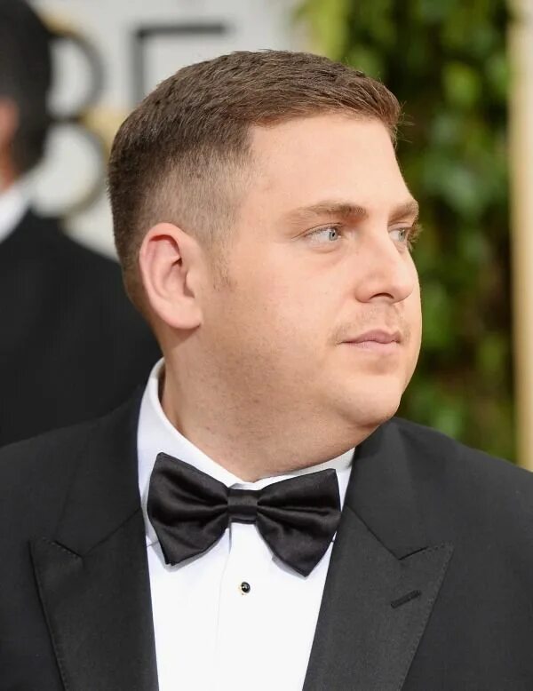 Квадратная голова прически мужские Ivy league-Jonah-Hill-haircut-for-round-face-men - Zesty Fashion Menn