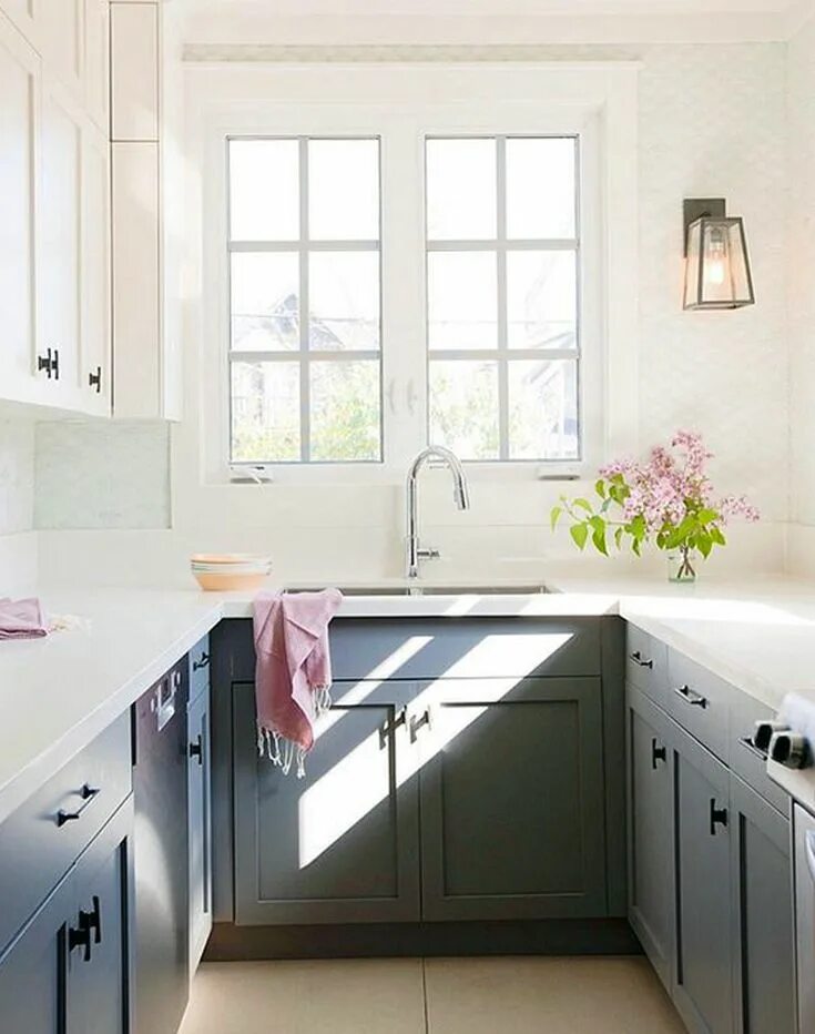 Квадратная кухня с окном дизайн A Chic Laundry Room Design with LG - copycatchic Kitchen remodel small, Kitchen 