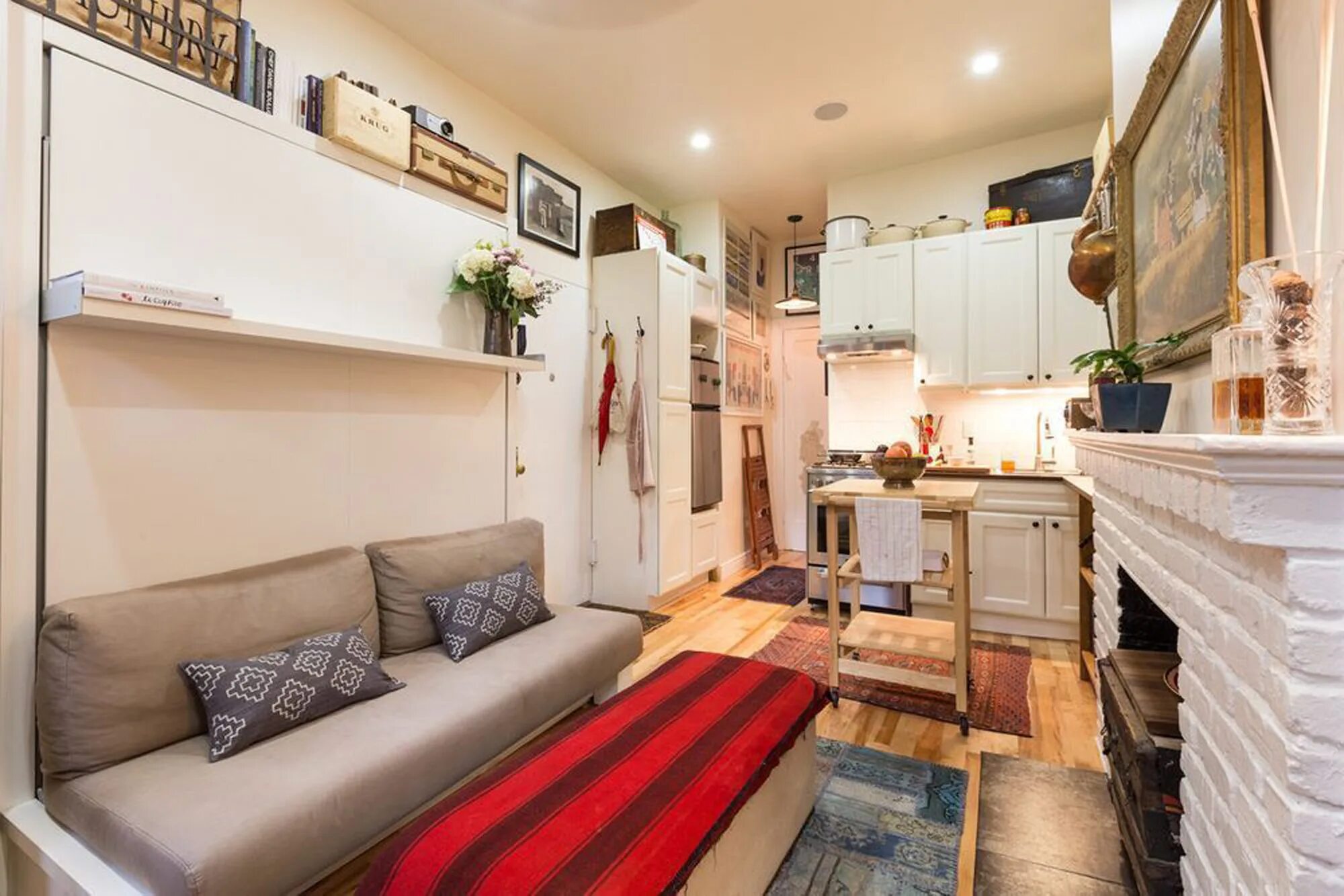 Квадратная квартира фото NYC’s 'coolest tiny apartment' is up for rent