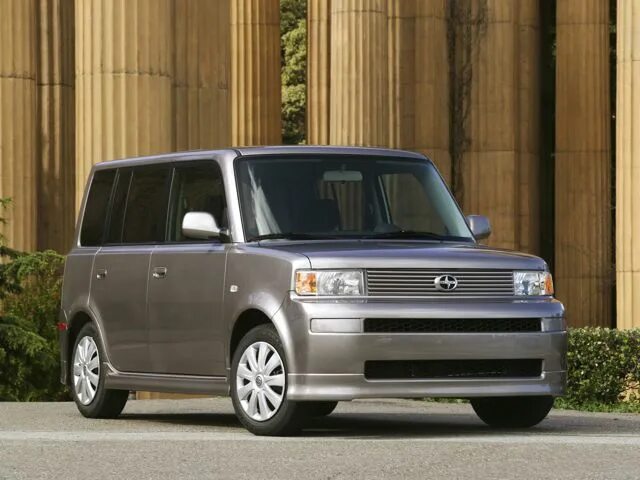 Квадратная машина фото Характеристики модели Scion xB I Минивэн Авито