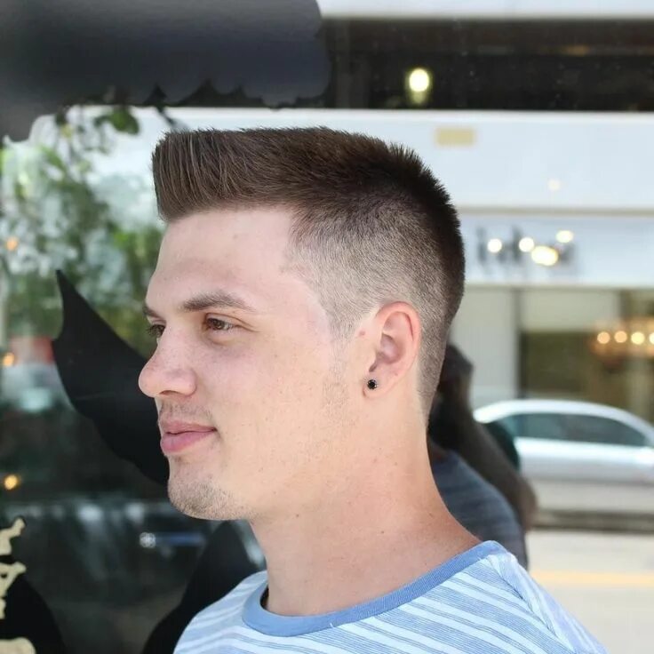 Квадратная прическа einfache flat top frisur mit undercut und moderner struktur Flat top haircut, Ha