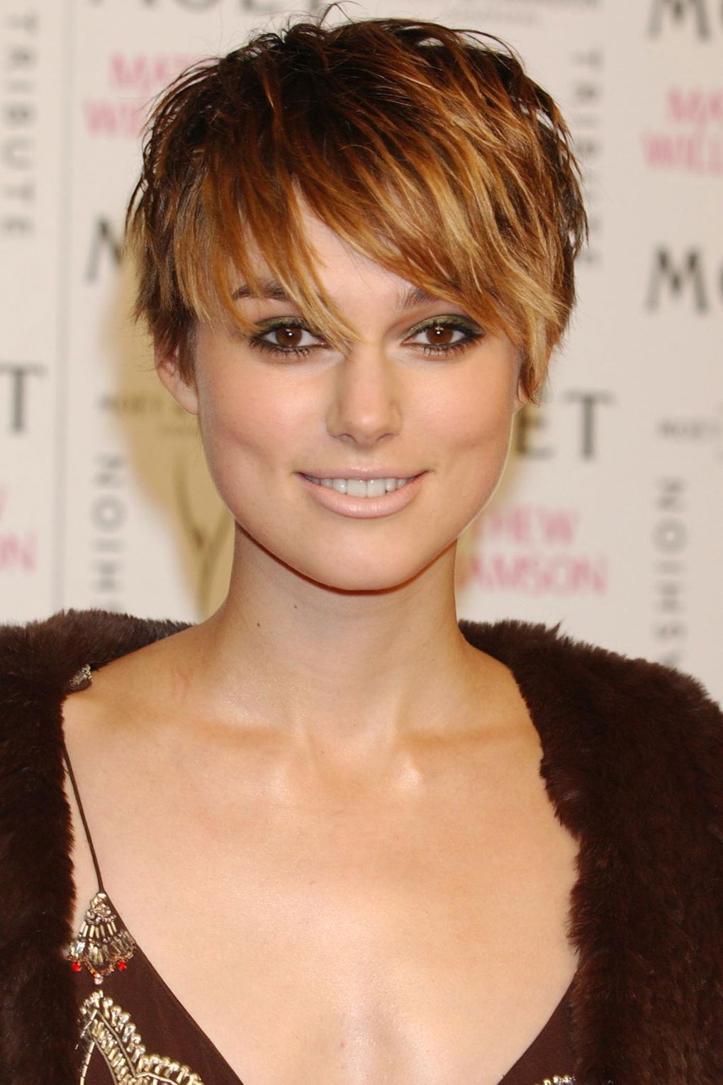 Квадратная прическа женская Keira Knightley Medium Hair