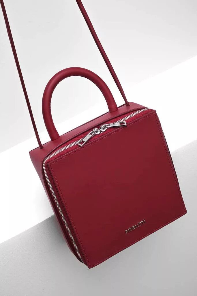 Квадратная сумка фото Leather handbag-mini on the shoulder with a long strap. Red color One handle 3.5