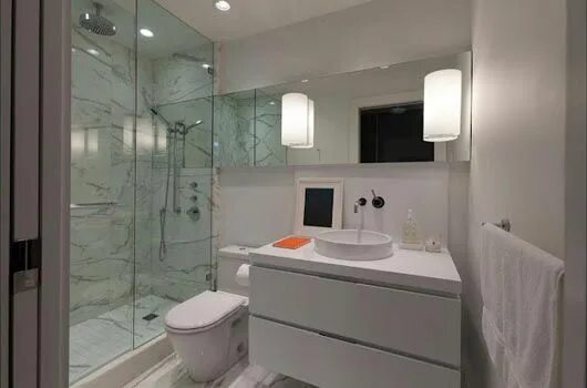 Квадратная ванна дизайн ванной комнаты A iluminação do banheiro - Simples Decoração Bathroom design luxury, Bathroom de