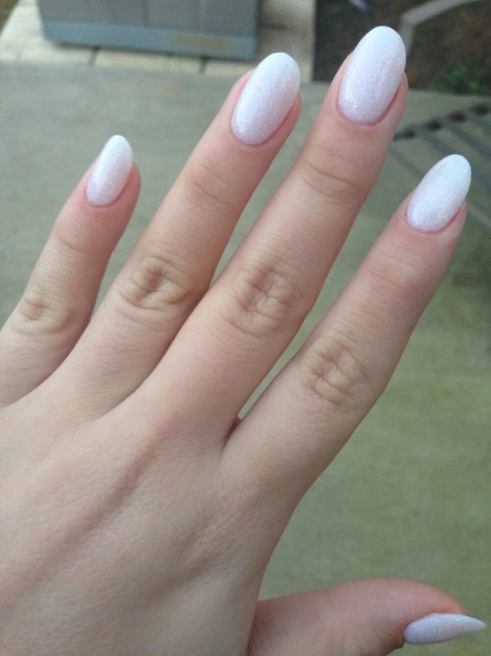 Квадратно овальный маникюр White glitter - oval shape. Oval acrylic nails, Rounded acrylic nails, Oval nail