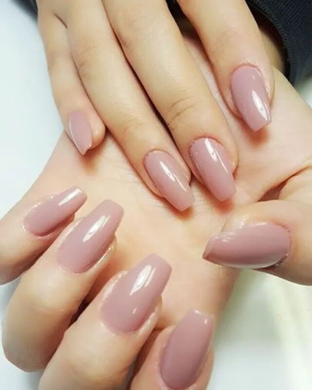 Квадратно овальный маникюр Pin de Donielle Lawson em nails