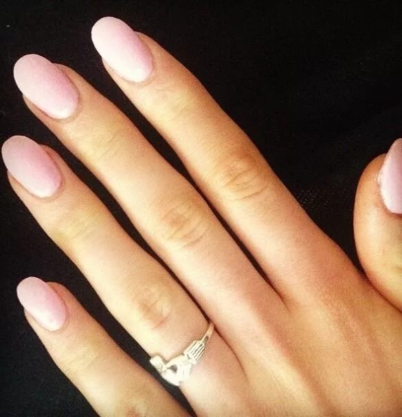 Квадратно овальный маникюр Pale pink oval nails Pink oval nails, Oval nails, Squoval nails