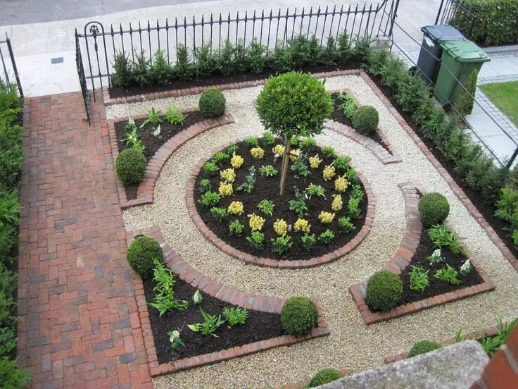 Квадратные клумбы оформление фото перед домом Small Front Garden Ideas To Beautify Your Home Parterre garden, Small front gard