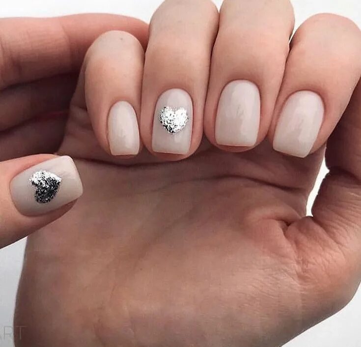 Квадратные маленькие ногти маникюр Discovered by ARWV. Find images and videos about nails and manicure on We Heart 