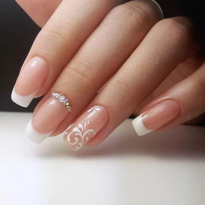 Квадратные ногти дизайн французский Fashionable wedding manicure 2023-2024