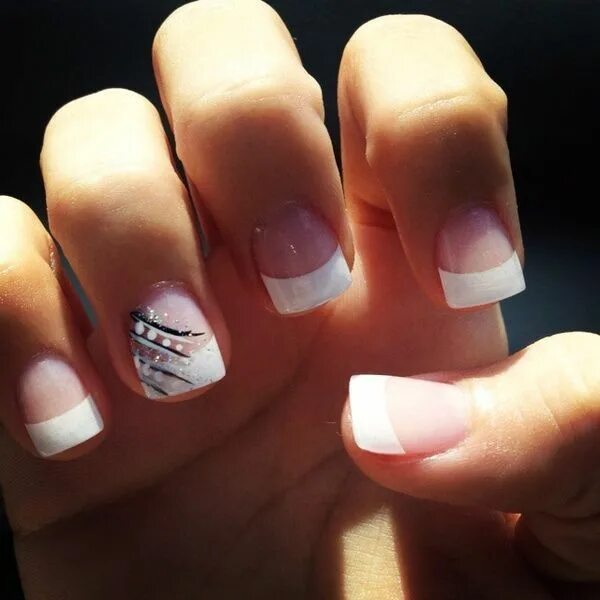 Квадратные ногти дизайн молодежный French tip acrylics with design on the ring ... Ring finger nails, Cute nails, P