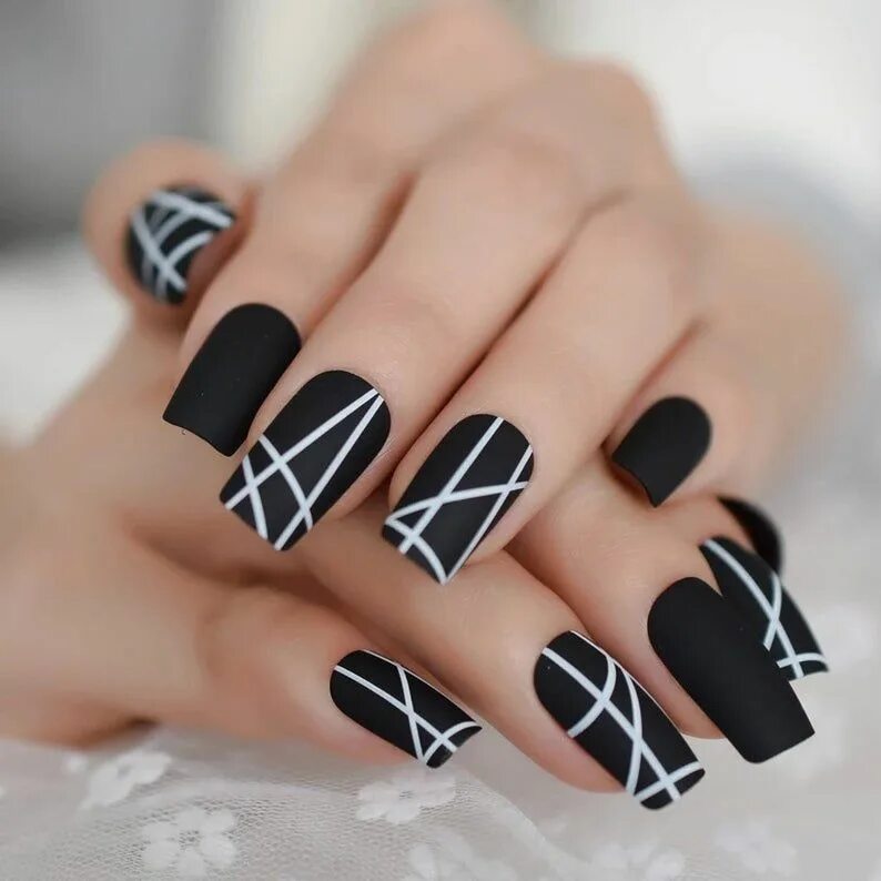 Квадратные ногти простой дизайн 25 Beautiful Black And White Nails You Can Wear All Year Long Ballerina acrylic 