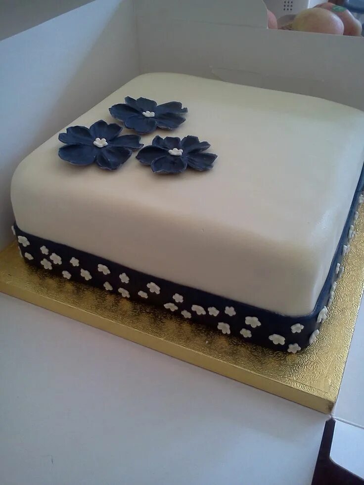 Квадратные торты фото Single Tier Wedding Cake Square wedding cakes, Cake, Simple birthday cake