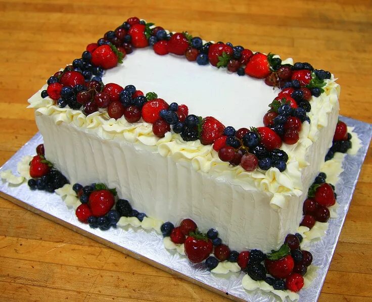 Квадратные торты фото HugeDomains.com Cake decorated with fruit, Fruit topped cake, Cake decorating de