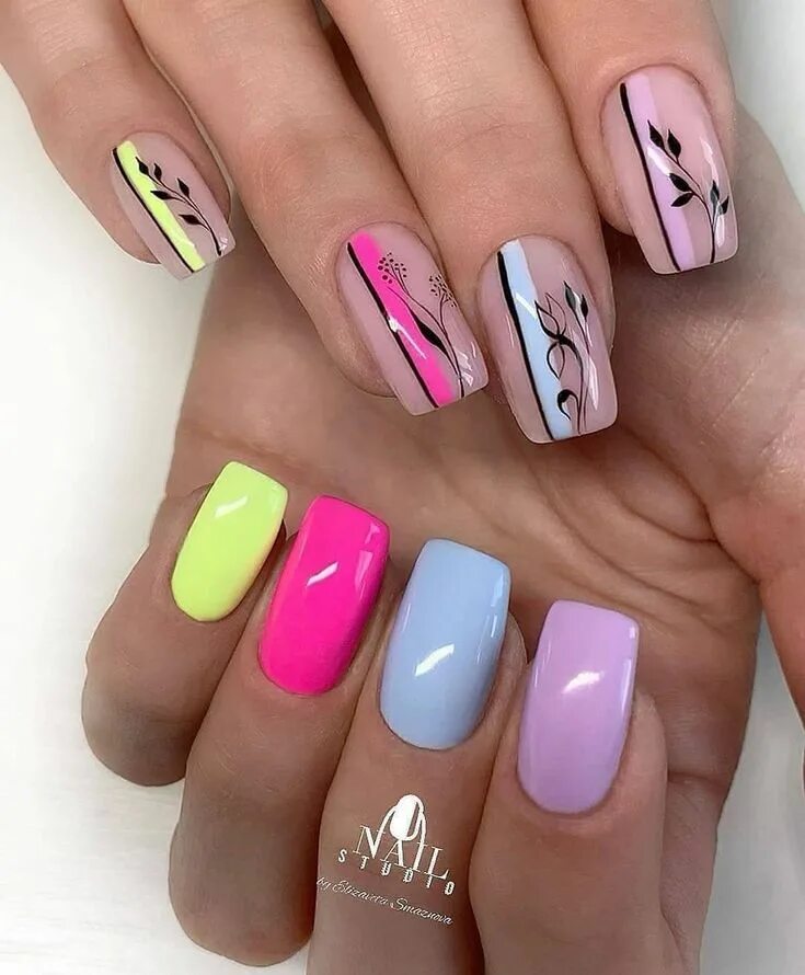 Квадратный летний маникюр Short colorful summer nail design ideas. / MÉLÒDÝ JACÒB Manicure, Square nails, 