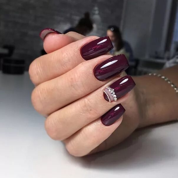 Квадратный маникюр бордо Красивые ногти. Маникюр. DivaNail Vernis à ongles, Idées vernis à ongles, Jolis 