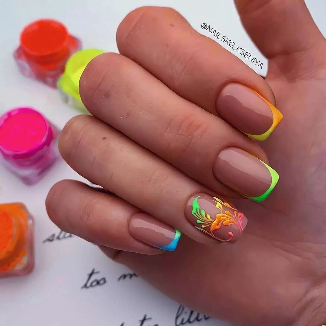Квадратный маникюр дизайн яркий Маникюр 2020 Neon nails, Rainbow nails, Nails