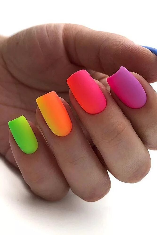 Квадратный маникюр фото яркий Фото: naturelle_nails via instagram Rainbow nails, Neon nails, Ombre nails