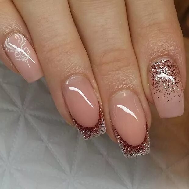 Квадратный маникюр френч блестящий 23 Gorgeous Glitter Nail Ideas for the Holidays - StayGlam Red nails glitter, Gl