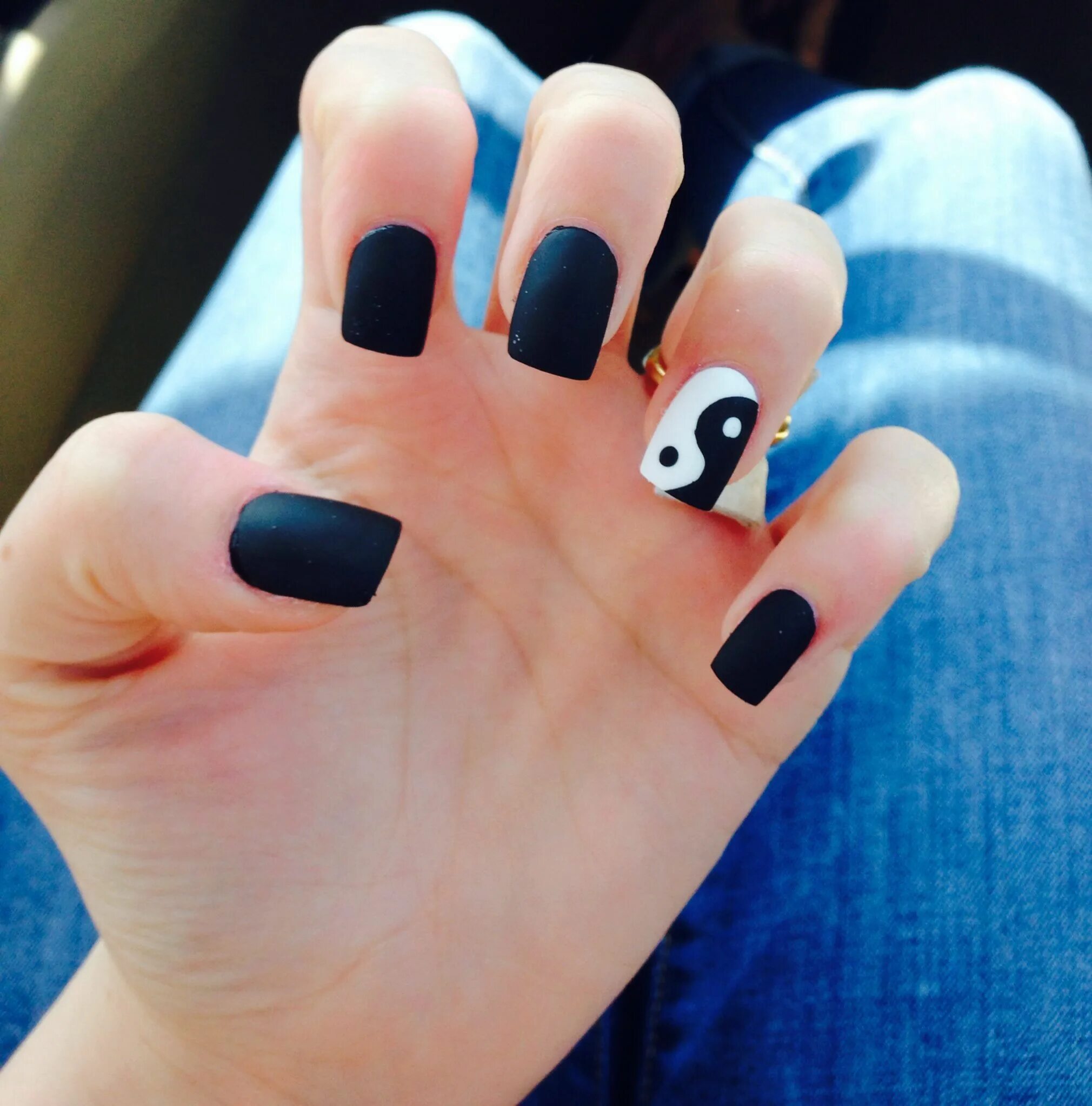 Квадратный маникюр молодежный ying yang nails Short acrylic nails, Acrylic nail designs, Cute nails