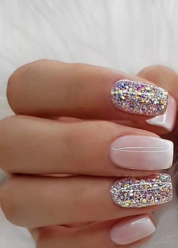 Квадратный маникюр с блестками Pin by Doleanu Rebeca on nails Nails design with rhinestones, Pretty nails, Styl