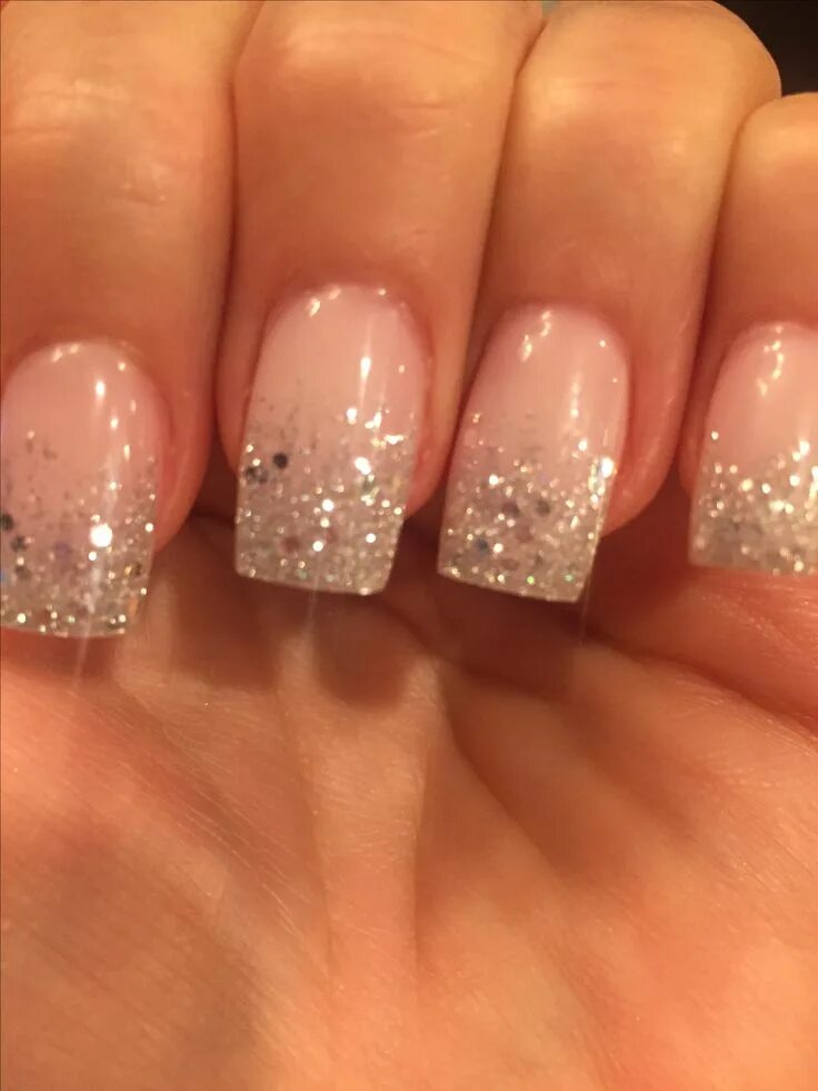 Квадратный маникюр с блестками Ombre Sparkle Ombre nails glitter, Trendy nails, Nail designs glitter