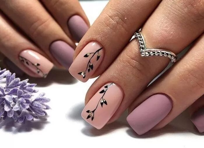 Квадратный маникюр с рисунком Pin de Olya Kashyk en Маникюр Uñas cortas decoradas sencillas, Uñas manos y pies