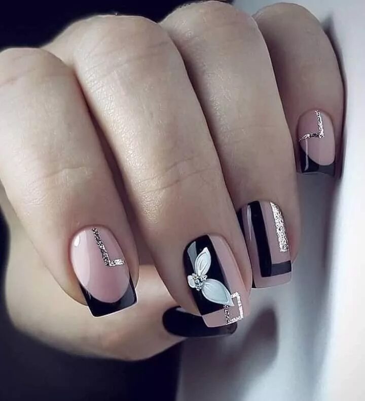 Квадратный маникюр с рисунком Pin on Francia körmök Square nail designs, Colorful nail designs, Cute nail art 
