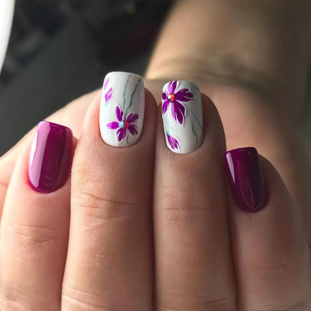 Квадратный маникюр с цветами Check it out. Floral nails, Floral nail designs, Nail designs