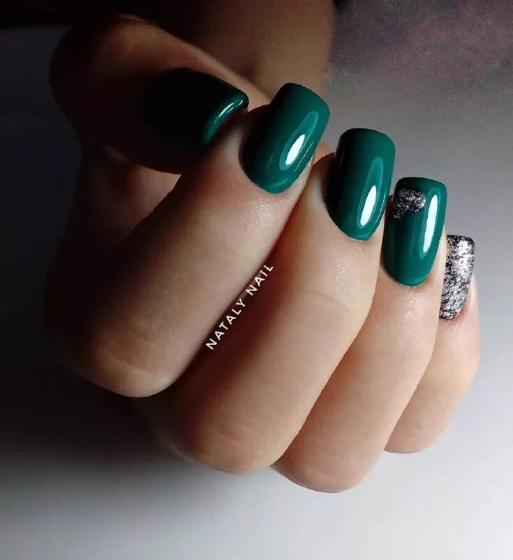 Квадратный маникюр зеленого цвета Green and gray manicure