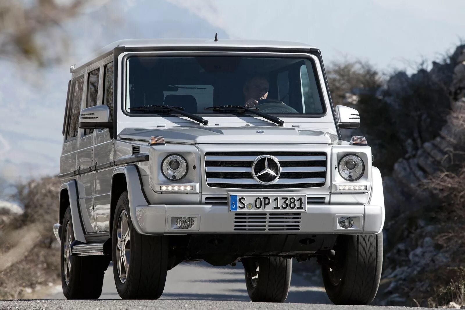 Квадратный мерседес фото Mercedes-Benz G-класса изменится технически, но не стилистически