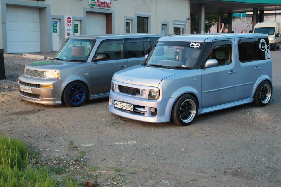 Квадратный ниссан фото Два квадрата:) - Nissan Cube II, 1,4 л, 2003 года фотография DRIVE2