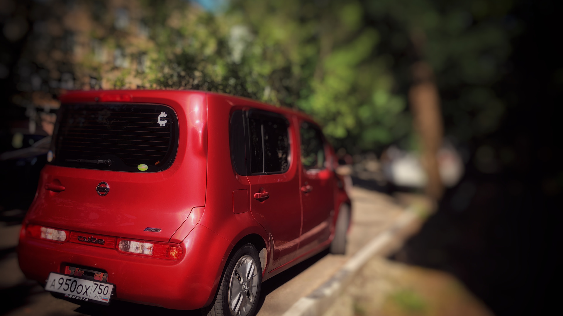 Квадратный ниссан фото Nissan Cube III 1.5 бензиновый 2009 Красный КВАДРАТ МАЛЕВИЧА на DRIVE2