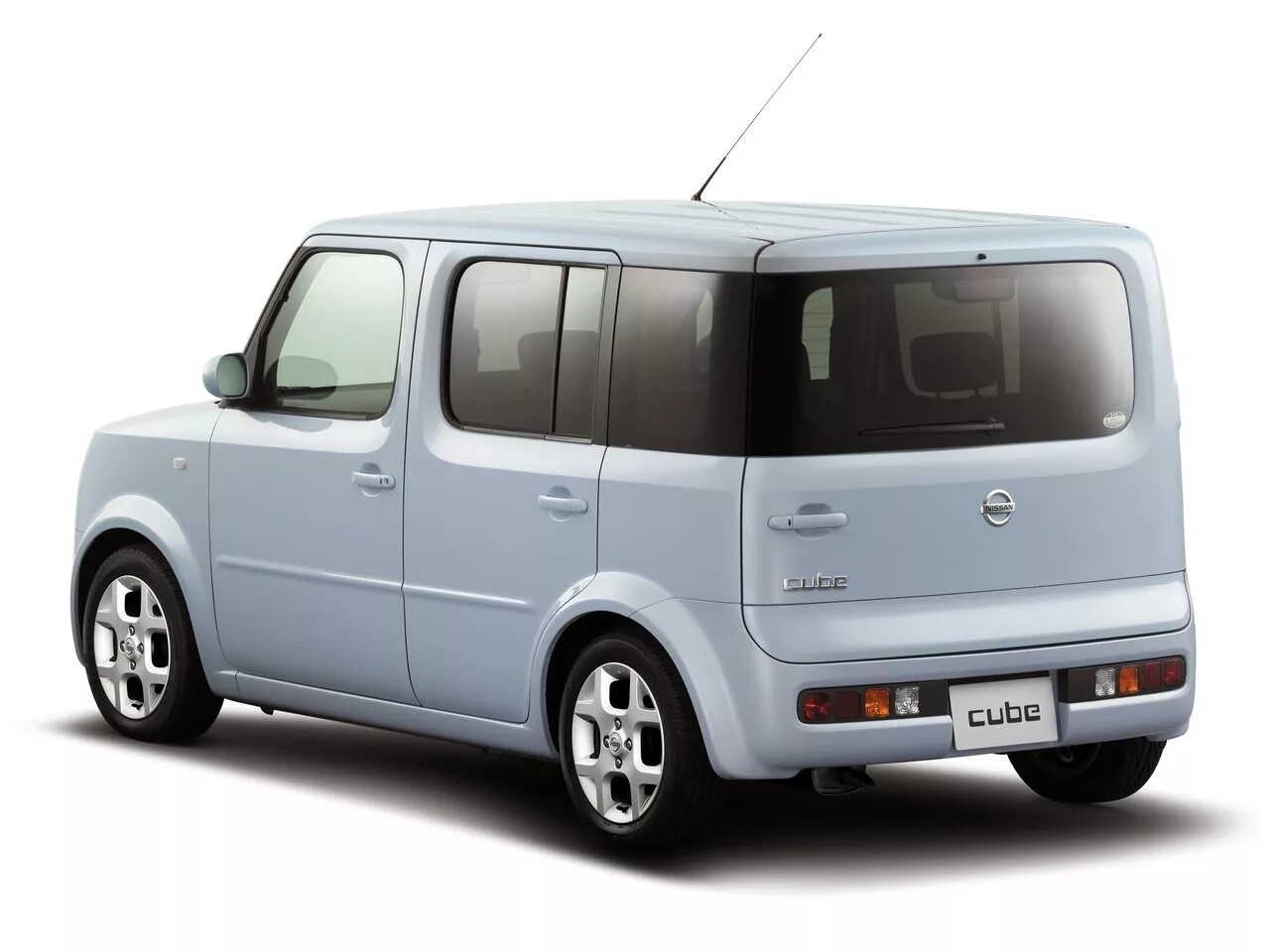 Квадратный ниссан фото Характеристики и фото Nissan Cube 2 поколение (Z11) 2002 - 2008, Компактвэн