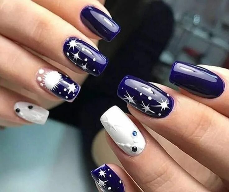 Квадратный праздничный маникюр Pin by Ely Sonrye on Nails Hot nail designs, Hot nails, Nail designs