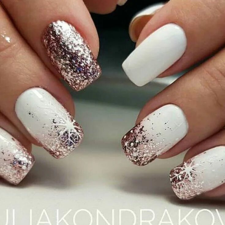 Квадратный праздничный маникюр Pin on M A N I C U R E Christmas gel nails, Xmas nails, May nails