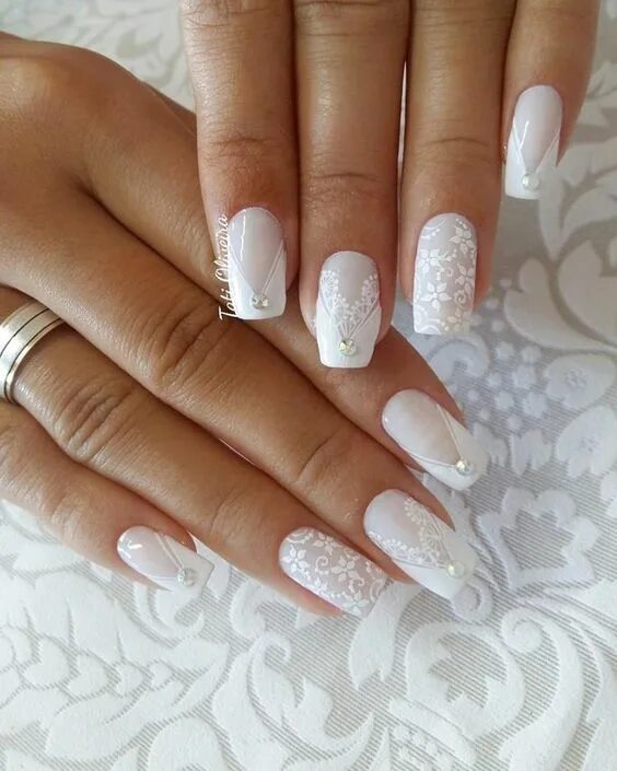 Квадратный свадебный маникюр Nails decorated for brides Bridal nails designs, Elegant nail designs, Nail art 